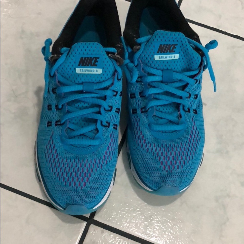 Nike Tailwind 8
